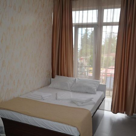 hotel niks Makhinjauri Buitenkant foto